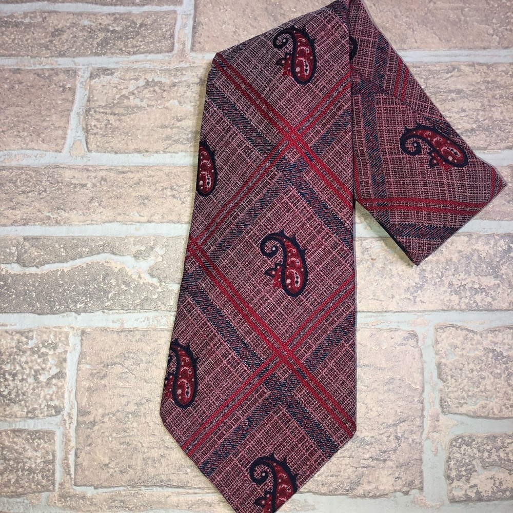 Wilson’s clothing Red Paisley Tie